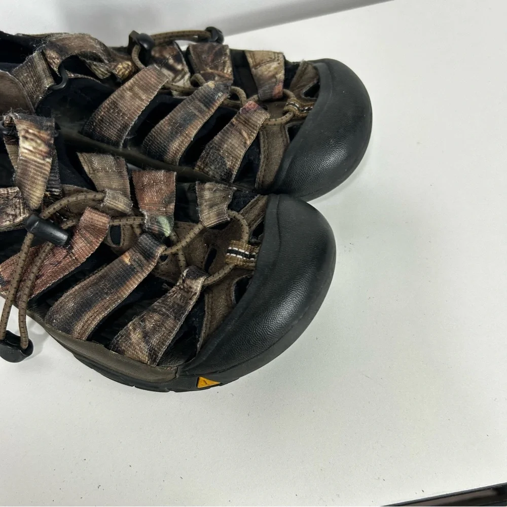 KEEN camo hiking kids sandal